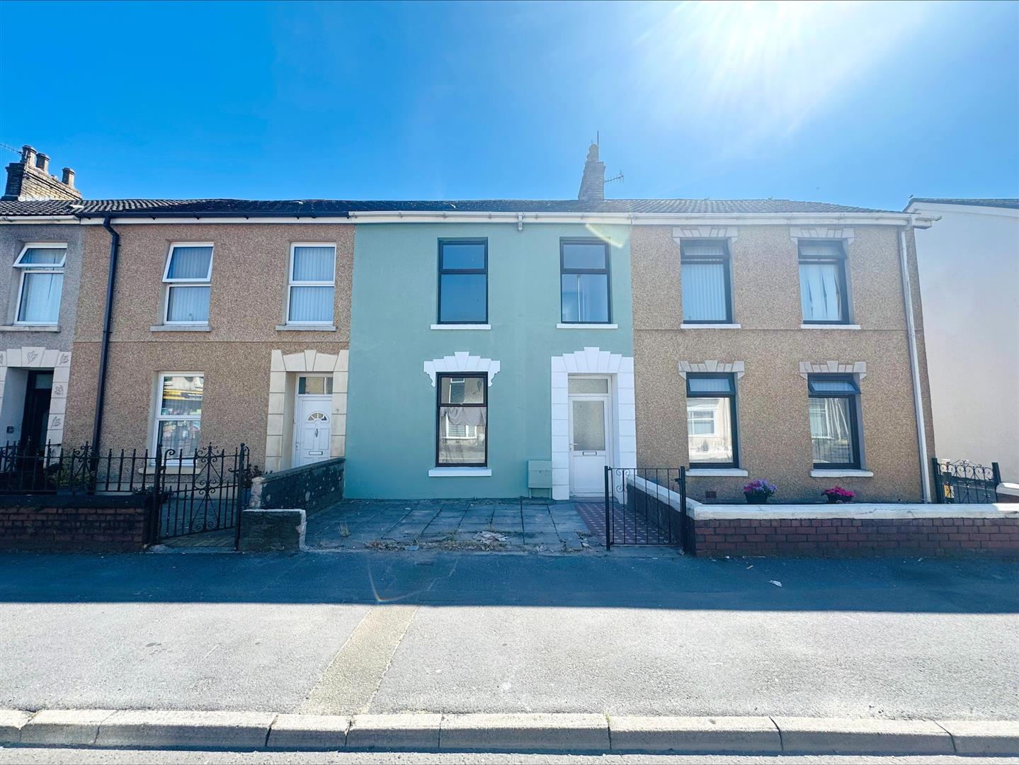 Pembrey Road, Llanelli, SA15 3BL